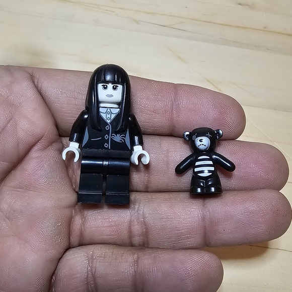 LEGO CMF Series 12 Minifig: Spooky Girl & Bear col12-16 col194 71007 Halloween - Picture 1 of 2